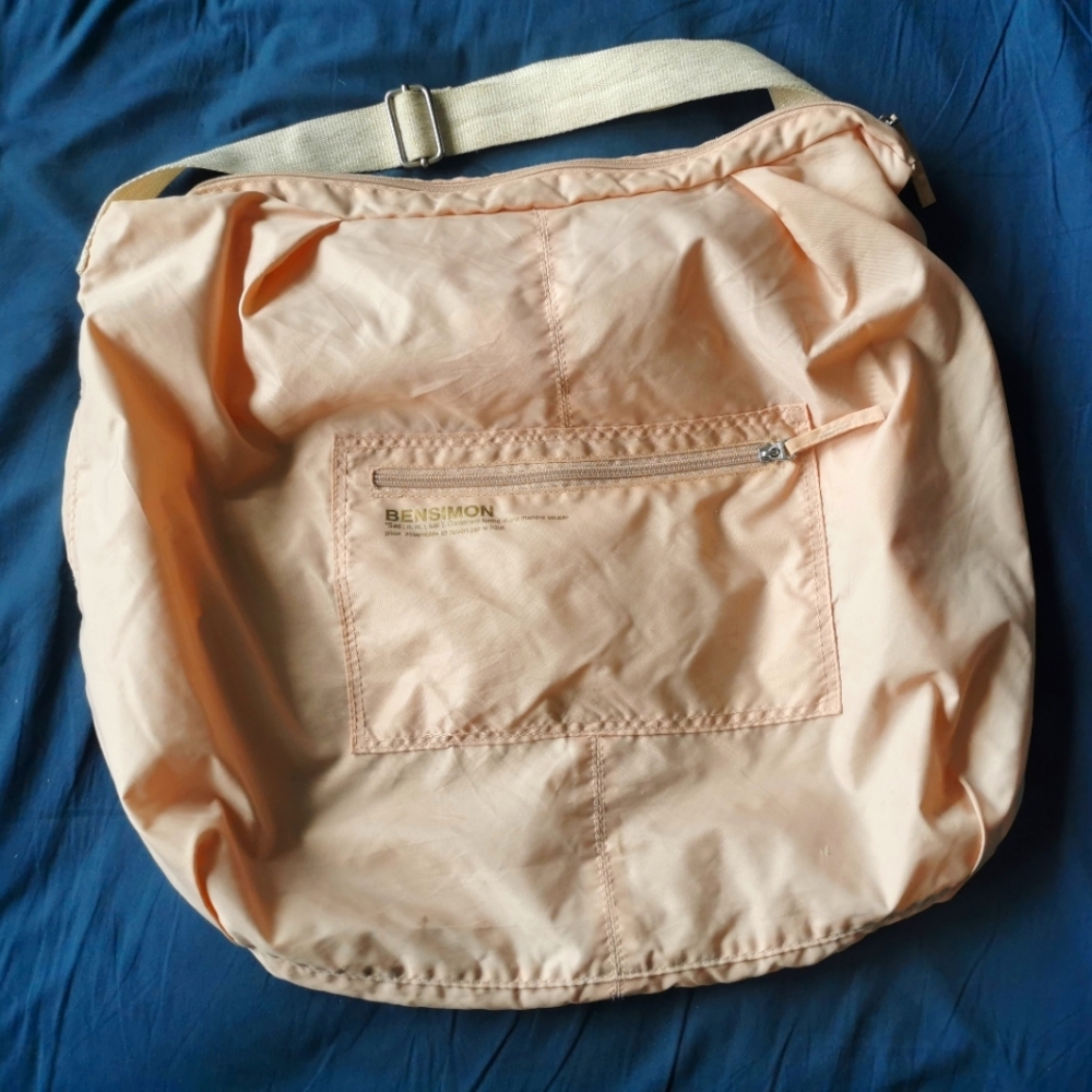 Lightweight foldable shoulder bag